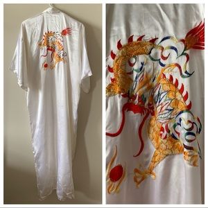 Vintage white wedding bridal embroidered Chinese kimono robe (T4)